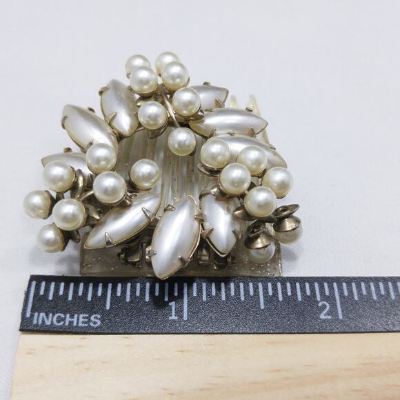 Vintage Wedding Hair Comb, Faux Pearls , 1950s, Bridal Hair Accessory, 2 Inches - Picture 4 of 10